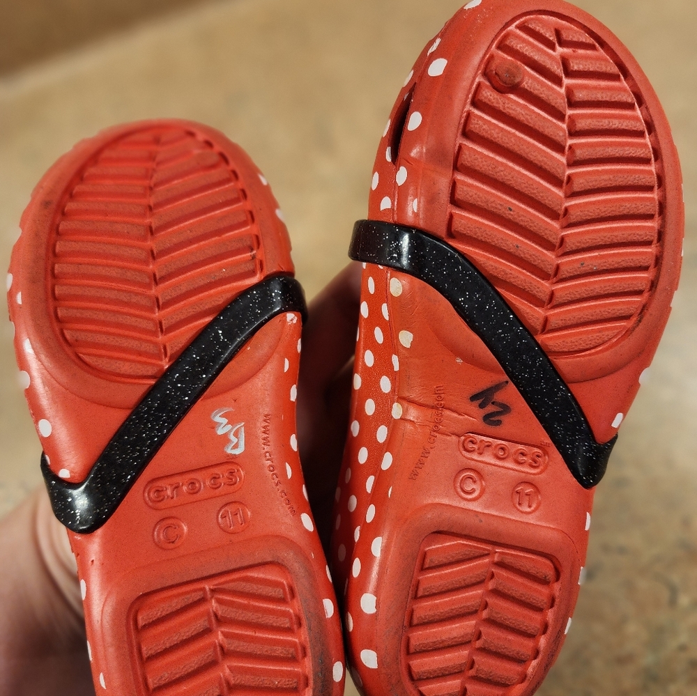 Minnie Mouse Red And White Polka Dot kids sz 11 Crocs - Picture 3 of 8